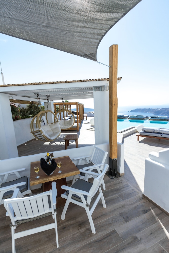 Executive Suite with Plunge Pool & Caldera View - Photo 2
