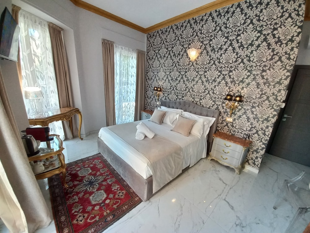 Deluxe Room, 1 Queen Bed, Non Smoking, Private Bathroom