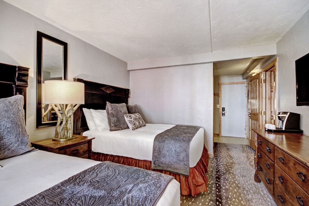 Standard Room, 2 Double Beds - Photo 2