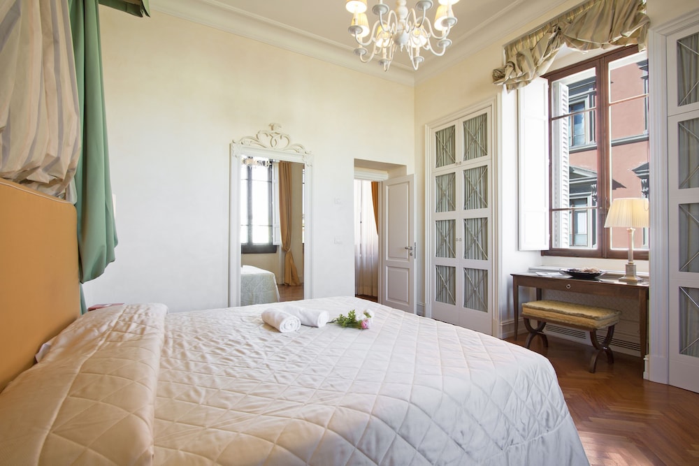 Deluxe Apartment, 1 King Bed with Sofa bed