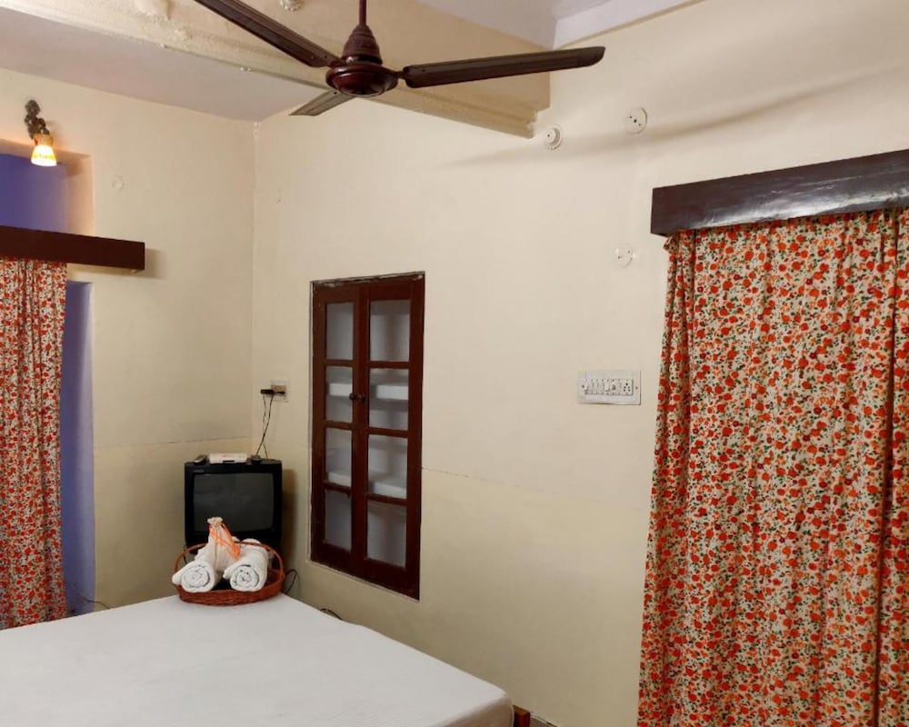 Deluxe Room - Photo 3