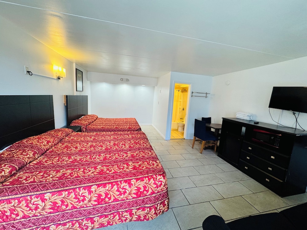 Suite - Photo 24