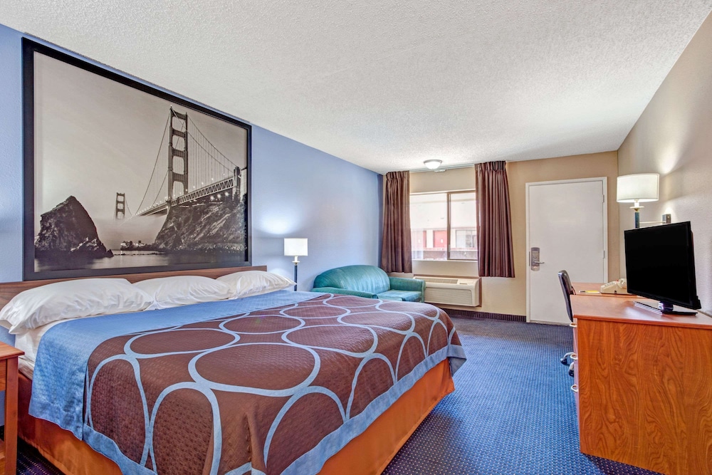 Standard Room, 1 King Bed - Photo 1
