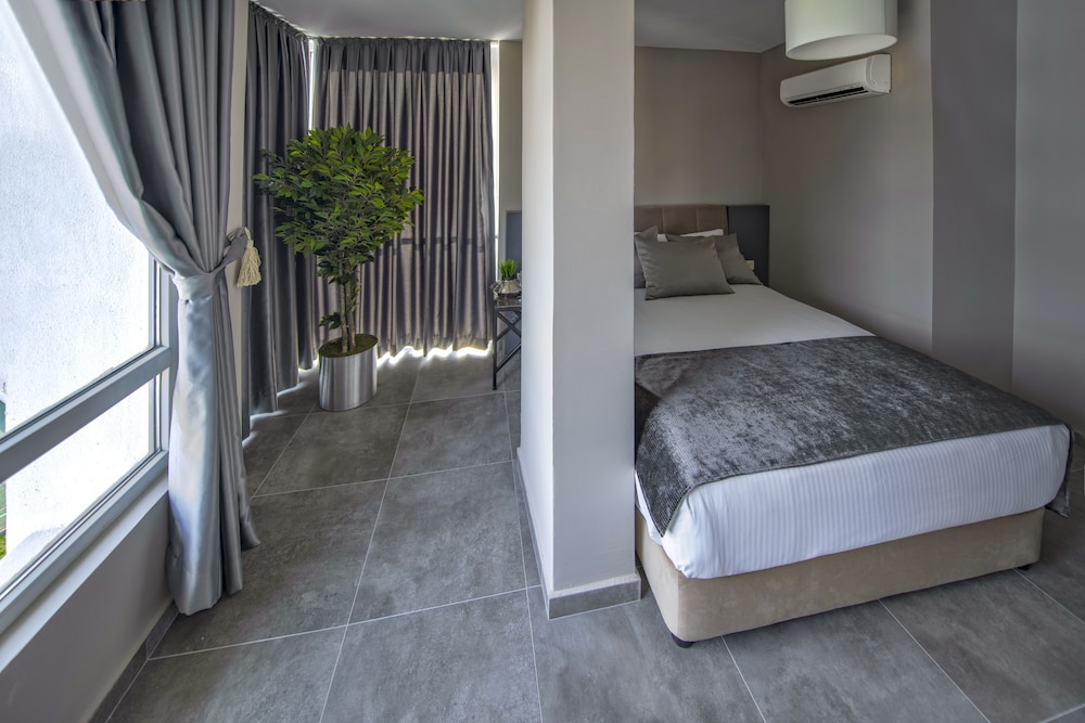 Panoramic Room - Photo 7