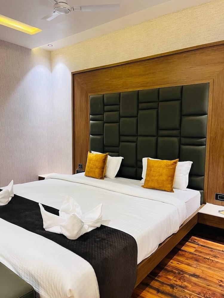 Honeymoon Room photo 1
