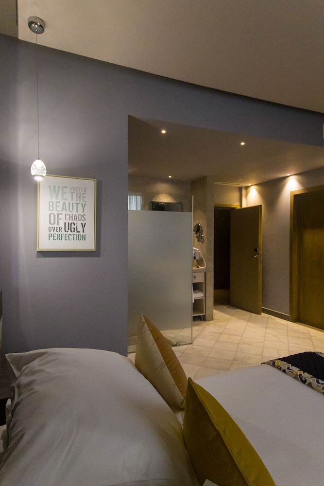 Deluxe Double Room - Photo 11