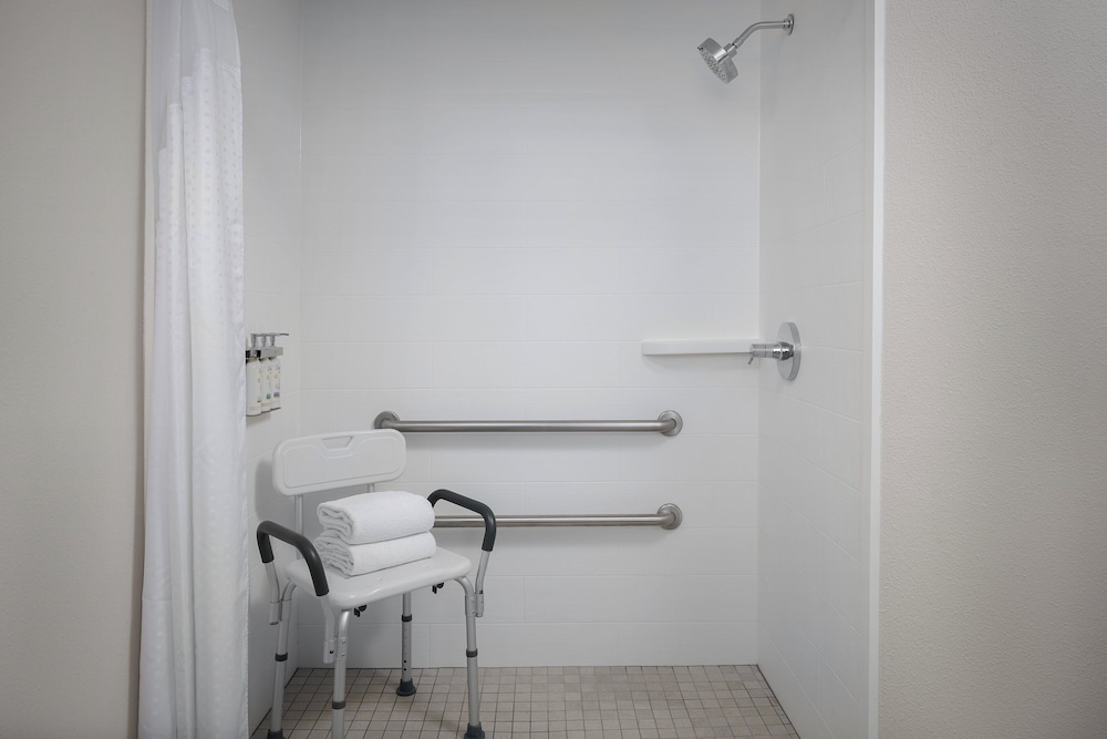 Room, 2 Queen Beds, Accessible (Communications, Roll-In Shower) - Photo 1
