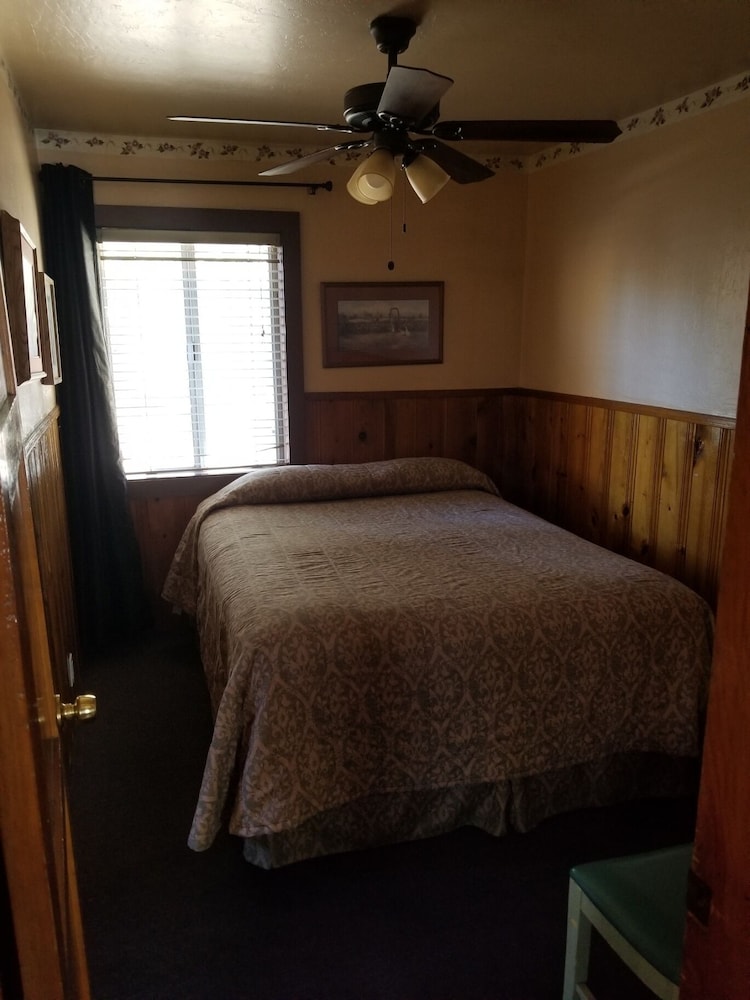 Standard Cabin, 2 Queen Beds, Fireplace photo 1