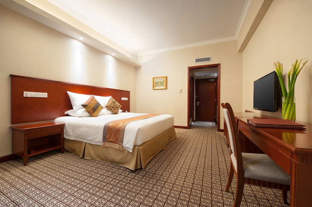 Room, 1 King Bed, River View - Photo 3