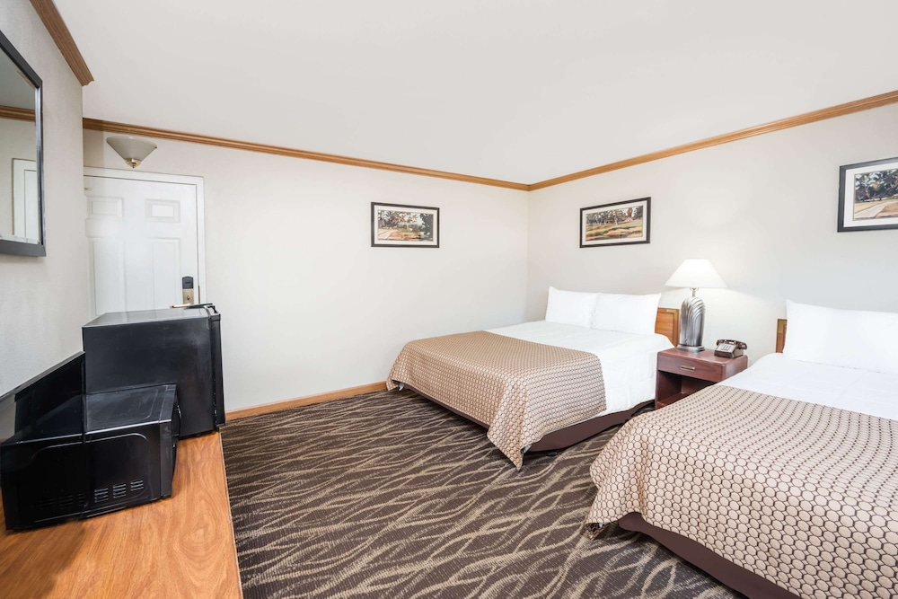 Room, 2 Queen Beds, Non Smoking