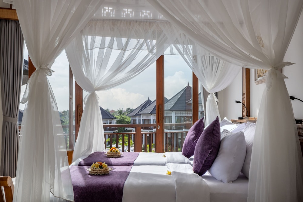 Three Bedroom Garden Villa with Pool access - Photo 8