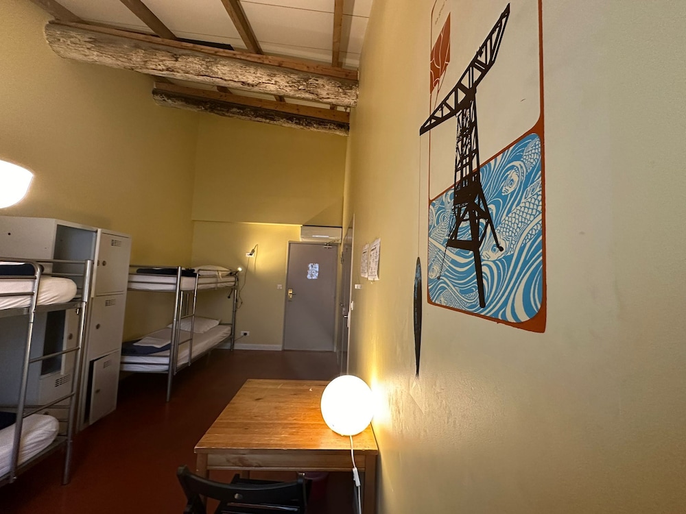 1 Bed in a 4 Beds dorm (women only) photo 1