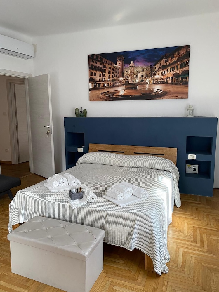 Family Room, Connecting Rooms (Marchese)