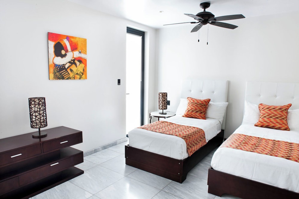 Room (Beachcomber)