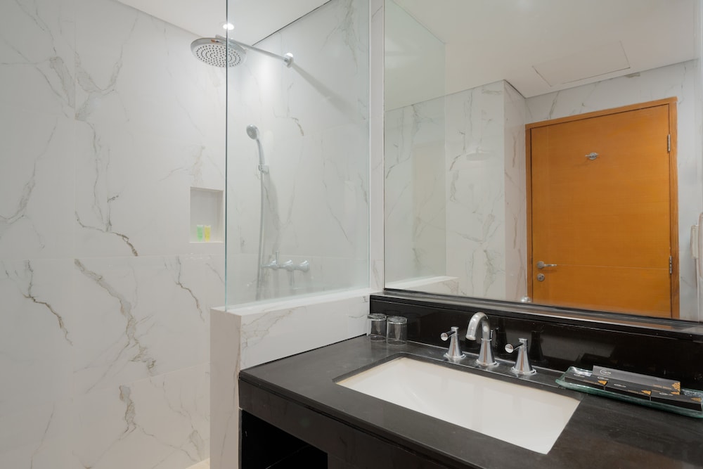 Executive Room - Photo 8