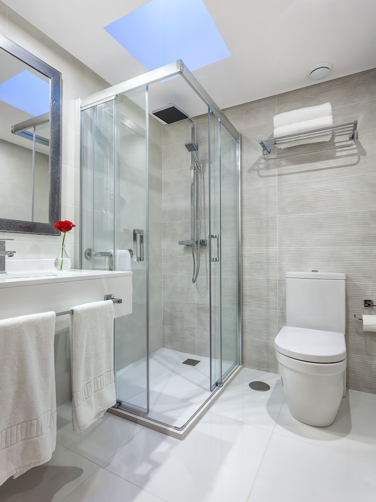 Family Suite, 2 Bedrooms, Sea View, Beachfront thumbnail 6