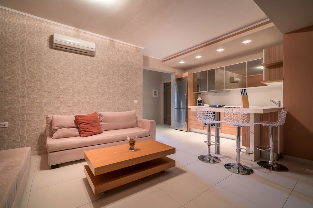 Deluxe Suite, Sea View - Photo 4