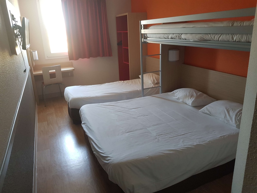 Standard Room, Multiple Beds photo 1