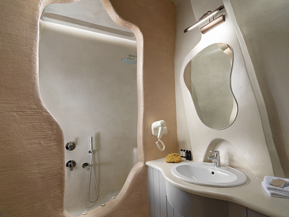 Suite, Sea View (outdoor Jetted Tub) - Photo 5