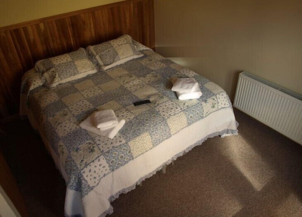 Family Cabin with 1 double bed or 2 single beds photo 2