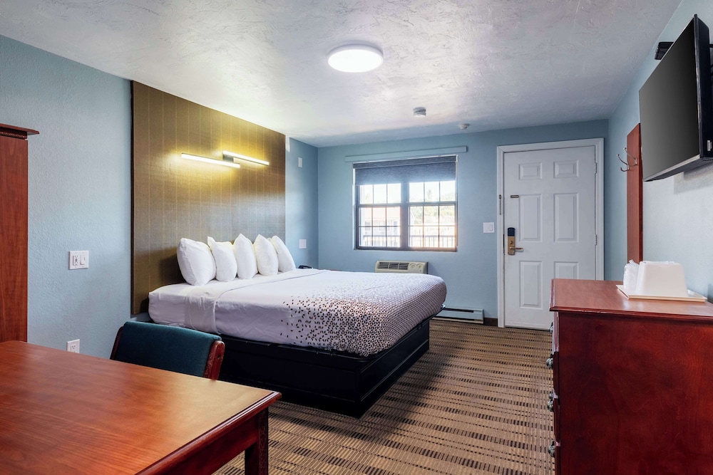 Room, 1 King Bed, Non Smoking - Photo 2