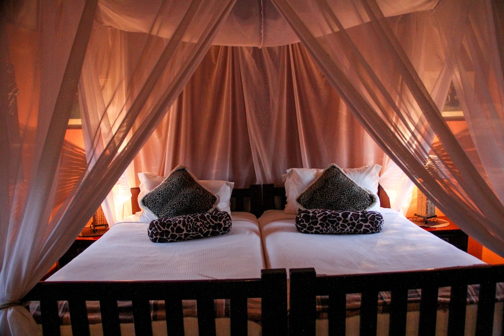 Luxury Safari Suites 6 (Queen Size Bed ) photo 1