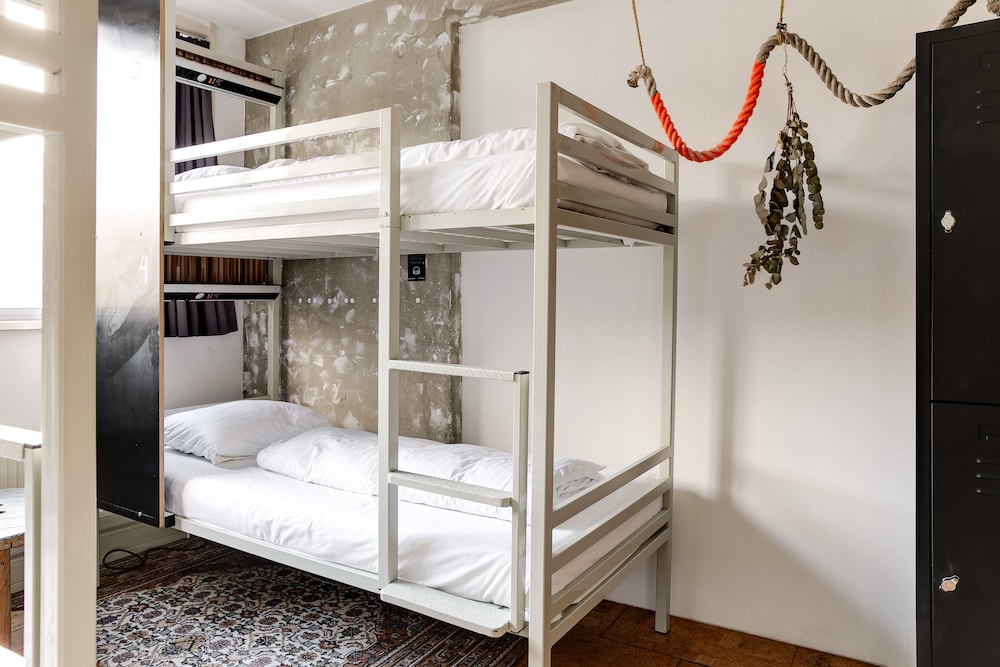 Deluxe Shared Dormitory photo 2