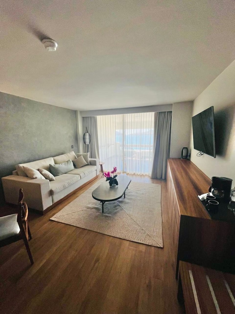 Junior Suite, 2 Double Beds, Ocean View photo 3
