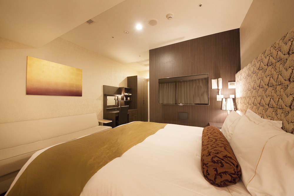 [Sukiyaki Dinner] Superior King Room -Non Smoking (1 King Bed) - Sofa Bed Is From 3rd Adult photo 2