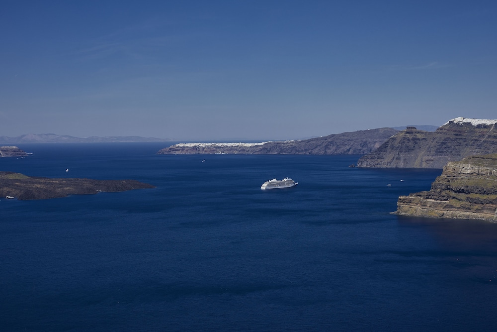 Elegant Suite Caldera View - Photo 14