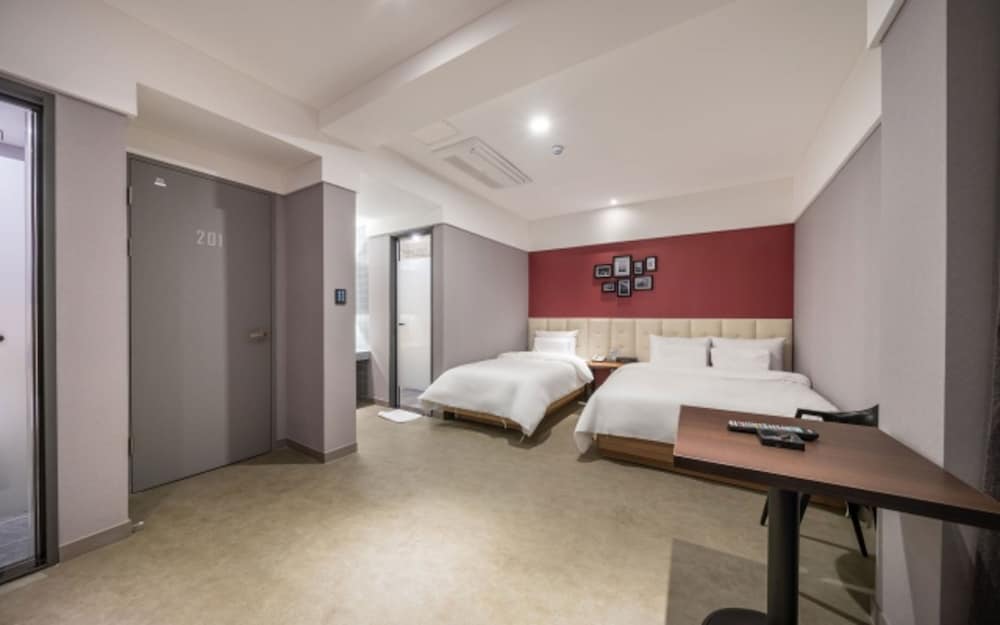 Deluxe Twin Room - Photo 11