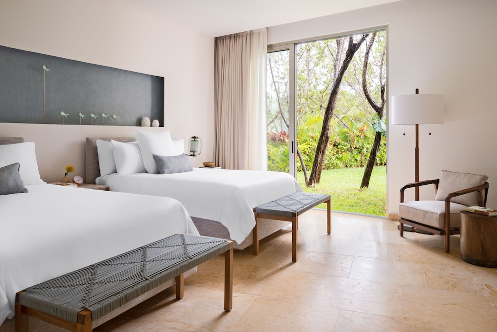 Studio Suite, 2 Queen Beds (Lagoon) - Photo 3