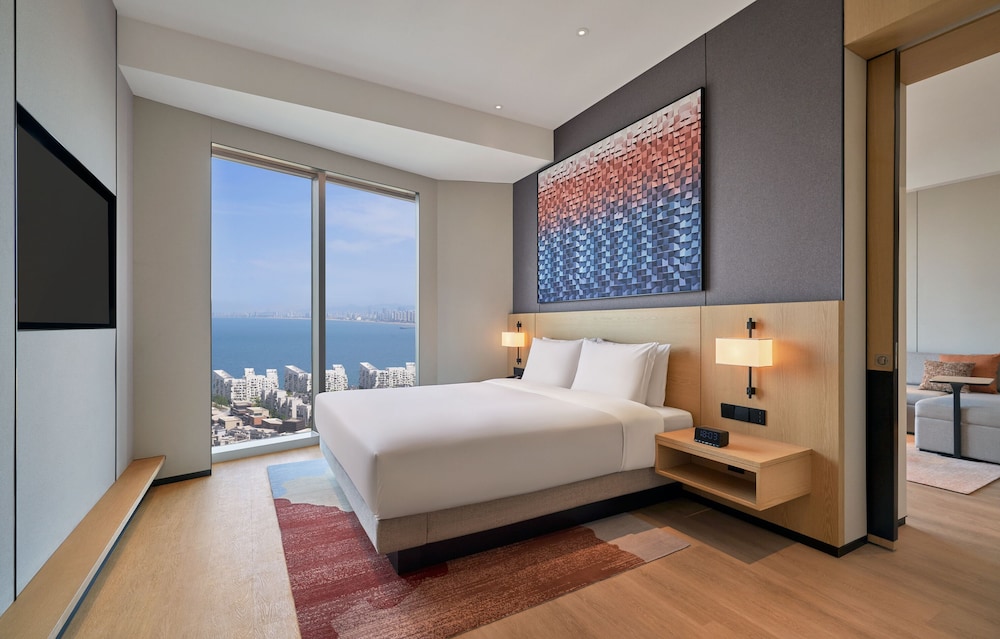 Suite, 1 King Bed photo 3