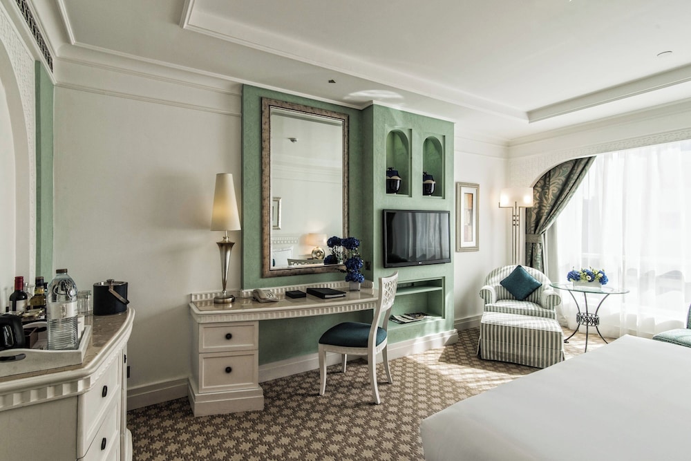 Club Partial Sea View Room - Lounge Access with Afternoon Tea, Evening Drinks and Private Beach Acce photo 2