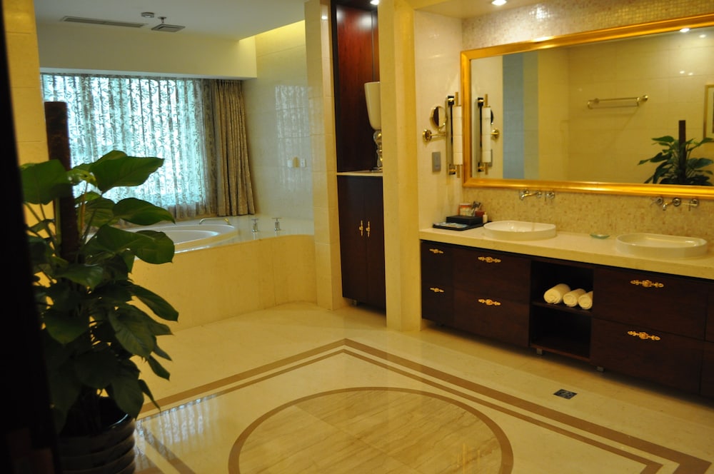Presidential Suite, 1 King Bed, Smoking photo 3