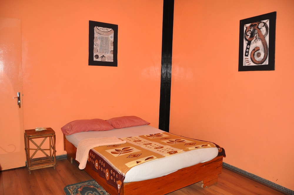 Basic Room, 1 Double Bed, Shared Bathroom photo 1