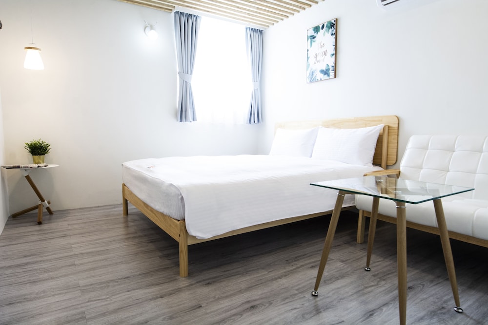 Standard Double Room - Photo 8