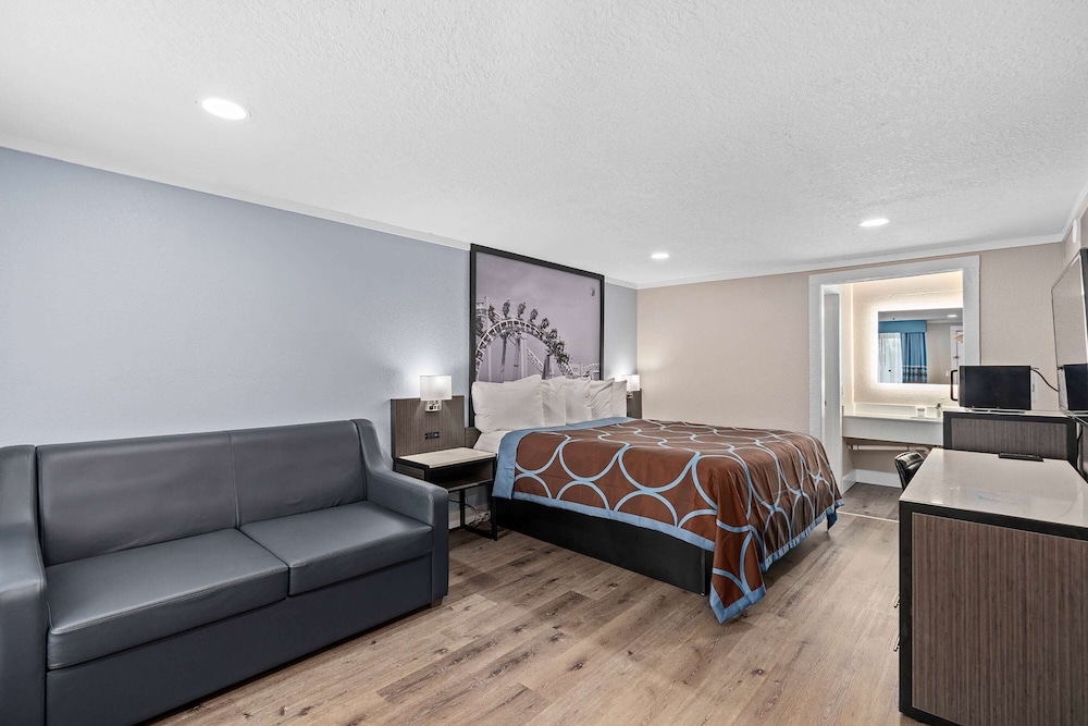 Studio Suite, 1 King Bed, Non Smoking - Photo 3