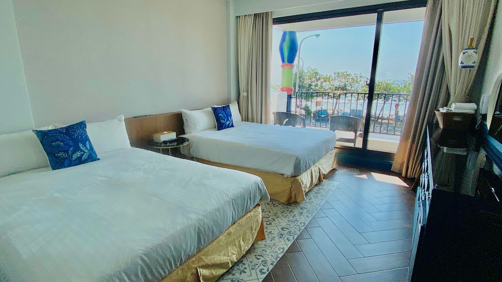 Quadruple Room with Ocean View photo 2