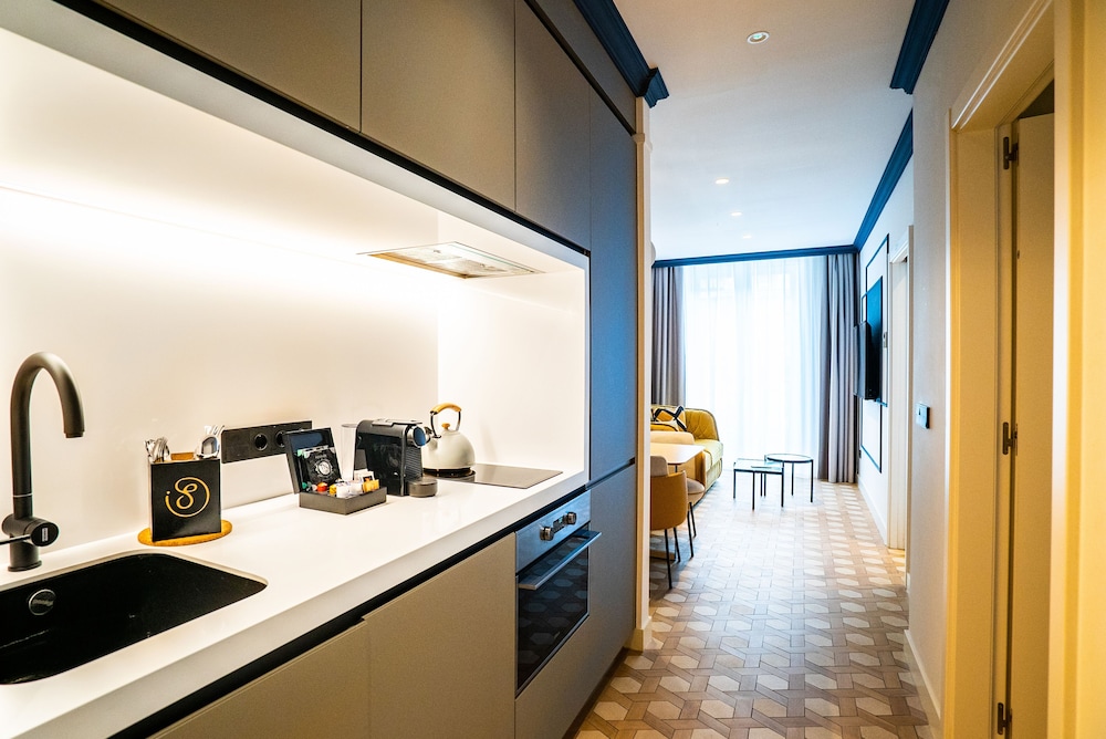 Suite Collection - Photo 4