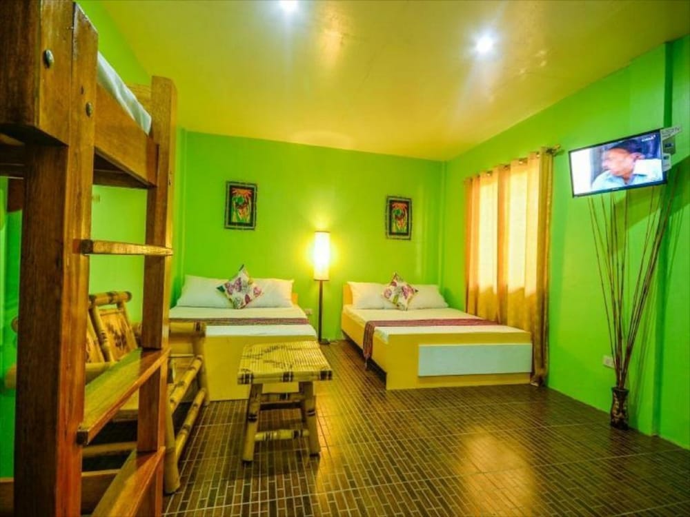 Standard Room, Multiple Beds photo 3