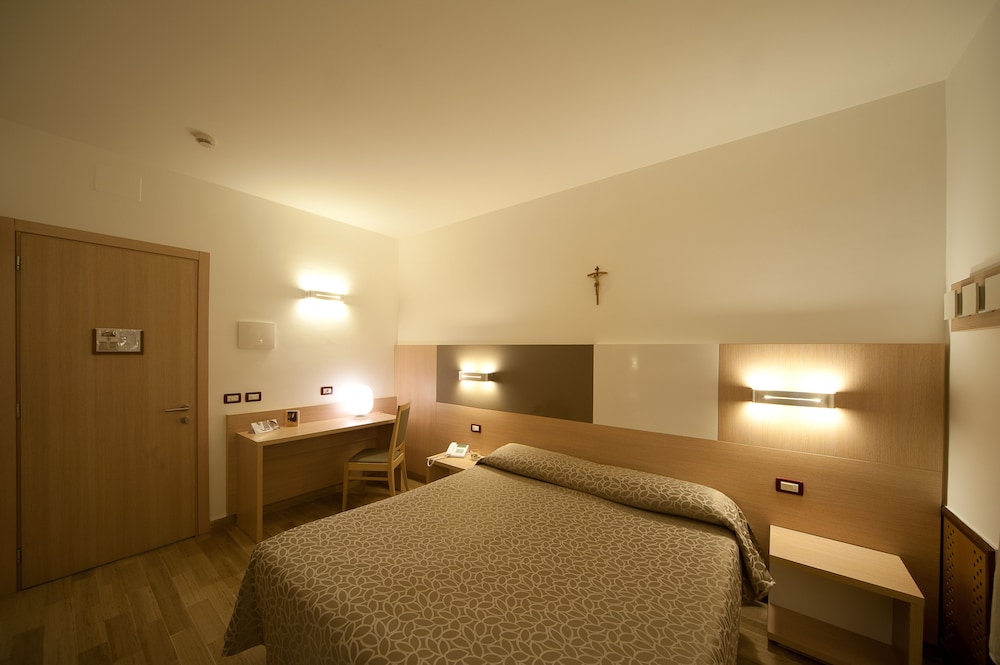 Superior Double or Twin Room photo 3