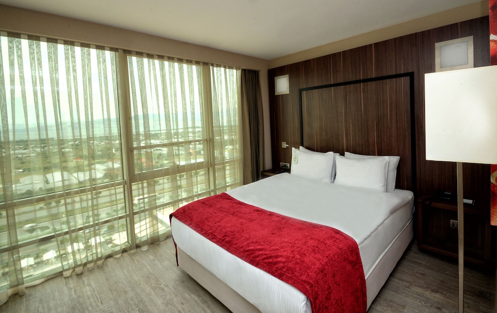 Business Room, 1 King Bed, Smoking, Sea View photo 2
