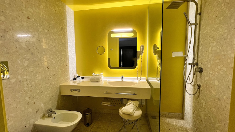 Classic Double or Twin Room, Ground Floor - Photo 5