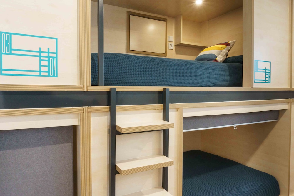 Deluxe Shared Dormitory, Mixed Dorm, Shared Bathroom (1 bed in a 4-Bed Dormitory Room) photo 3