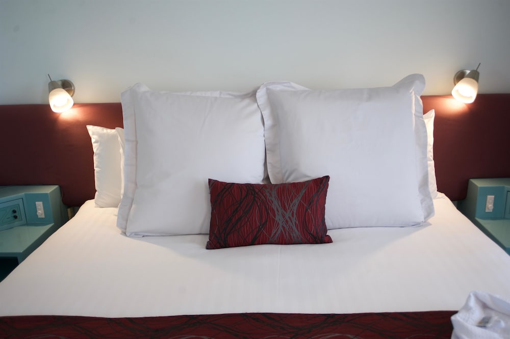 Deluxe Room, 1 King Bed, Non Smoking, Jetted Tub photo 2