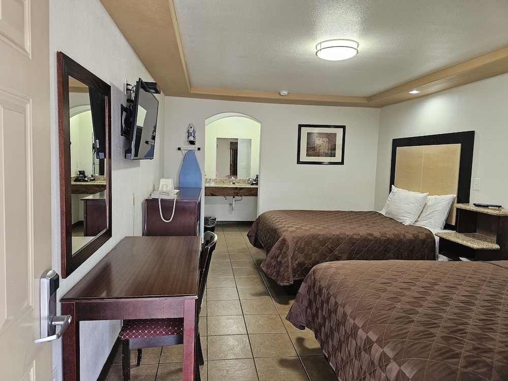 Deluxe Double Room, 2 Queen Beds photo 1