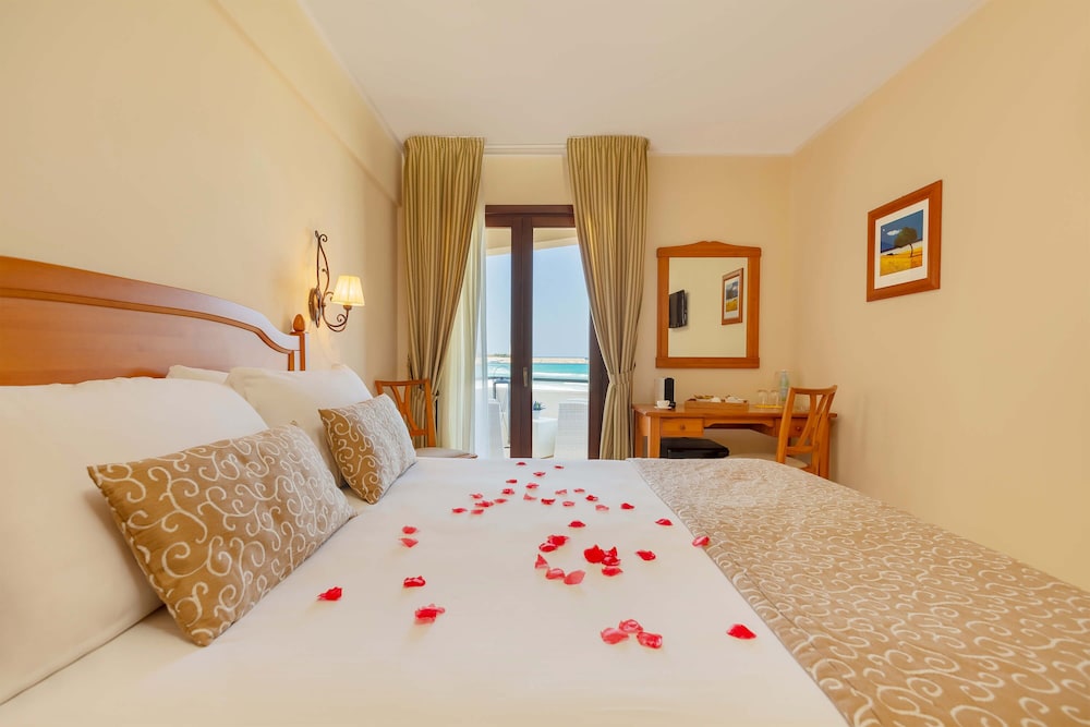 Deluxe Double Room, Sea View - Photo 8