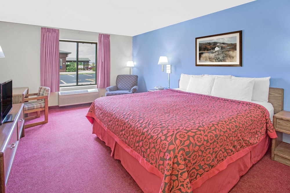 Standard Room, 1 Queen Bed - Photo 2