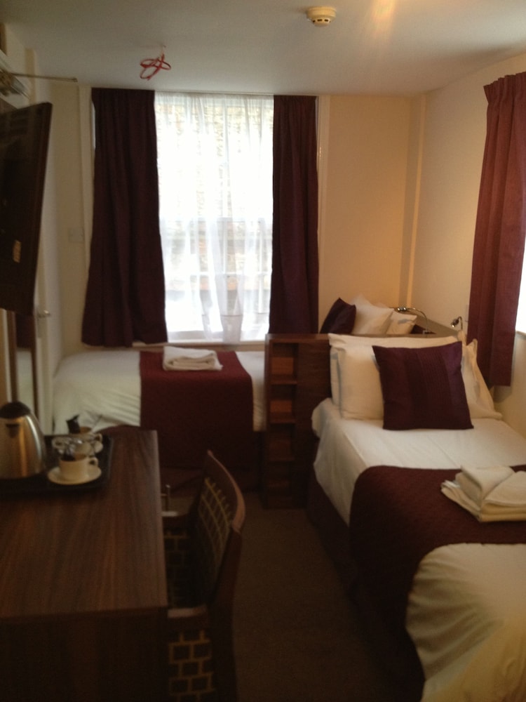 Junior Twin Room, 2 Twin Beds photo 1